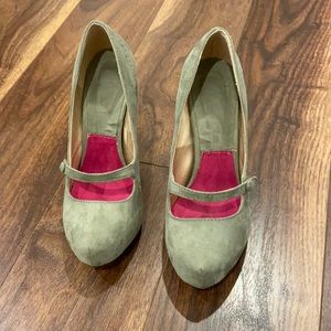 Women’s Olive Green Round-Toe Heels